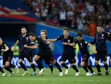 Όλο το Ζάγκρεμπ στο πόδι μετά την πρόκριση της Κροατίας στα ημιτελικά του μουντιάλ (βίντεο)